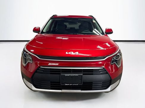 Used 2025 Kia Niro LX FWD image 2
