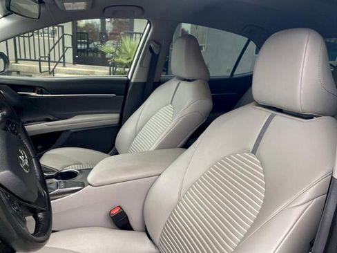 Used 2023 Toyota Camry SE image 29