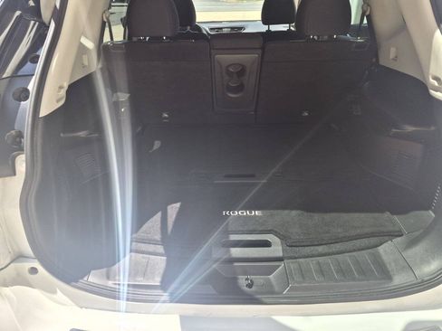 Used 2017 Nissan Rogue SV AWD/4WD image 11