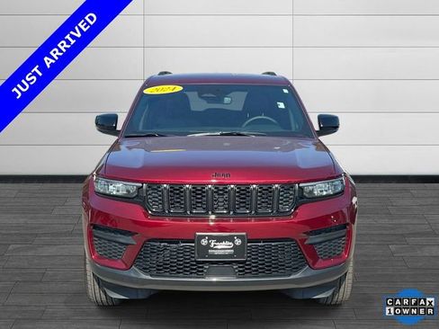 Certified 2024 Jeep Grand Cherokee Altitude AWD/4WD image 9