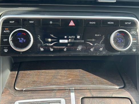 Used 2024 Genesis GV80 3.5T w/ Prestige Package image 33