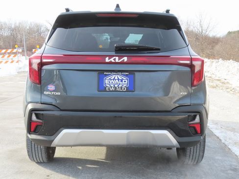 Used 2024 Kia Seltos EX image 17