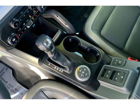 New 2025 Ford Bronco Outer Banks w/ Sasquatch Package image 9