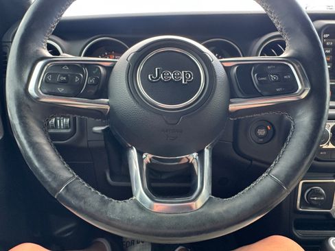 Used 2018 Jeep Wrangler Unlimited Sahara w/ Dual Top Group AWD/4WD image 20