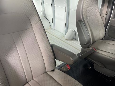 Used 2015 GMC Savana 2500 image 23
