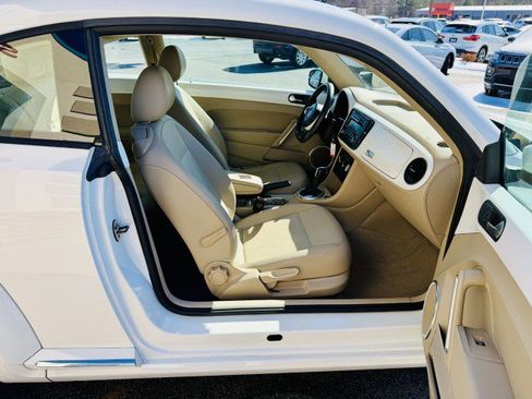 Used 2014 Volkswagen Beetle 2.5 image 16