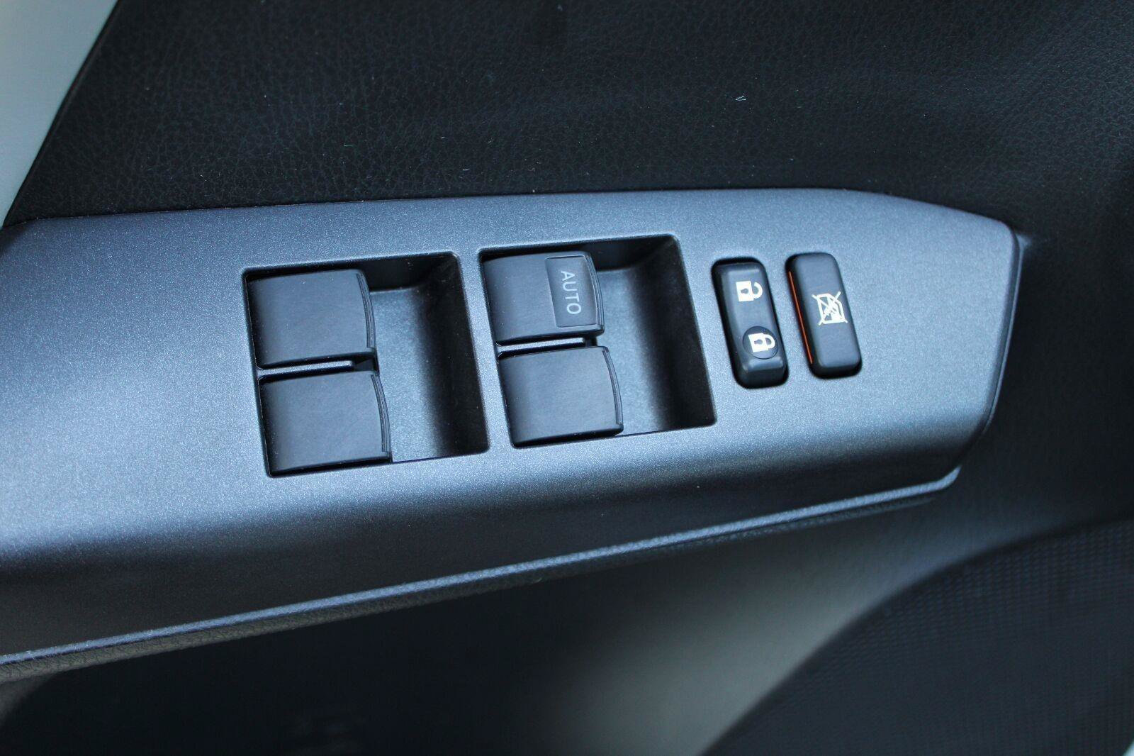 Used 2018 Toyota RAV4 XLE AWD/4WD image 47