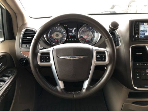 Used 2011 Chrysler Town & Country Touring FWD image 15