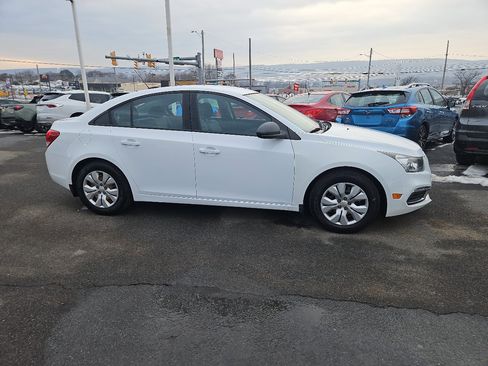 Used 2015 Chevrolet Cruze LS image 2