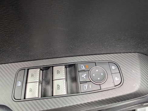 Used 2025 Mitsubishi Outlander SE image 13