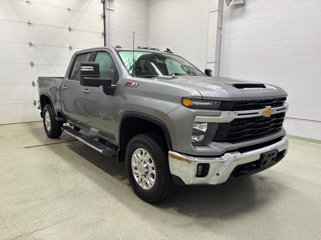 Used 2024 Chevrolet Silverado 3500 LT w/ Convenience Package AWD/4WD image 2