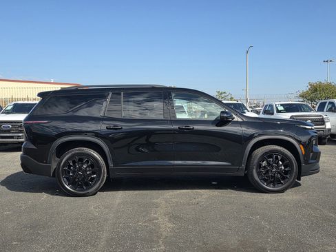 New 2025 Chevrolet Traverse LT w/ Enhanced Driving Package image 8