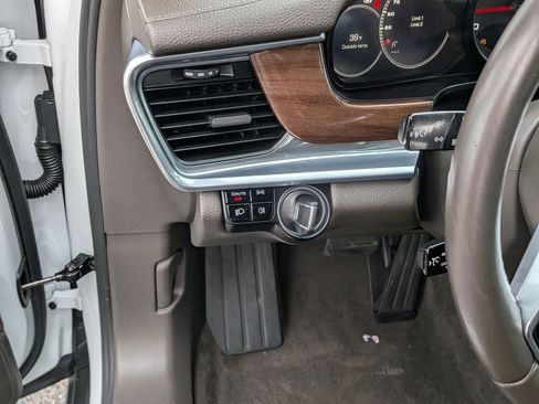 Used 2017 Porsche Panamera 4 image 15