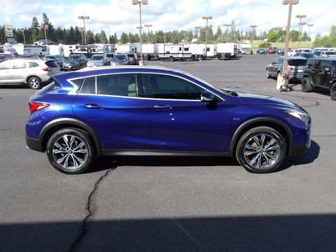 Used 2017 INFINITI QX30 Premium w/ Navigation Package AWD/4WD image 6