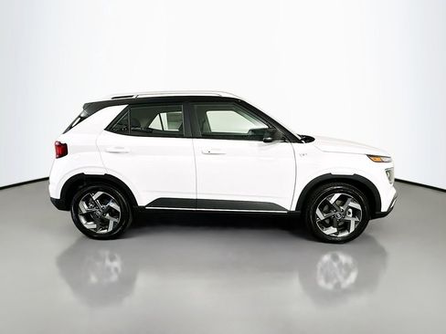 New 2026 Hyundai Venue SEL FWD image 4