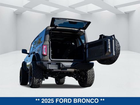 New 2025 Ford Bronco Badlands image 32