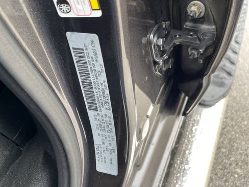Used 2019 RAM 1500 Laramie AWD/4WD image 32