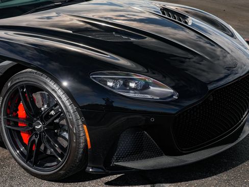 Used 2023 Aston Martin DBS Coupe RWD image 9