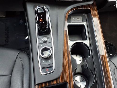 Used 2023 Cadillac Escalade Luxury AWD/4WD image 15