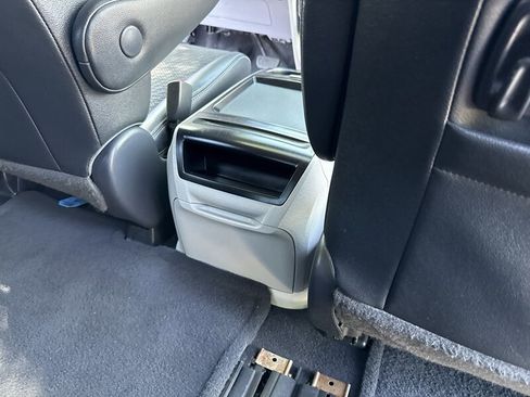 Used 2011 Toyota Sienna SE w/ Preferred Pkg FWD image 33