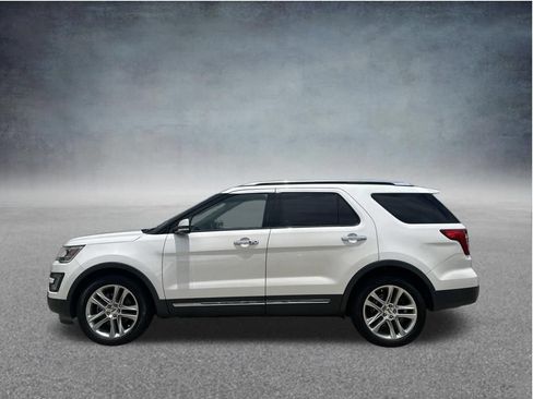 Used 2017 Ford Explorer Limited FWD image 2