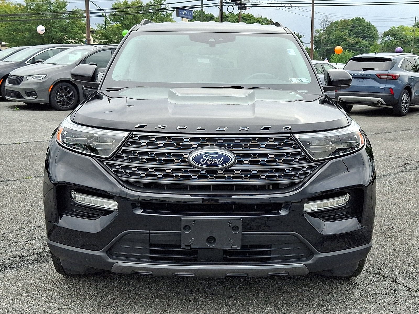 Used 2023 Ford Explorer XLT w/ Equipment Group 202A AWD/4WD image 2