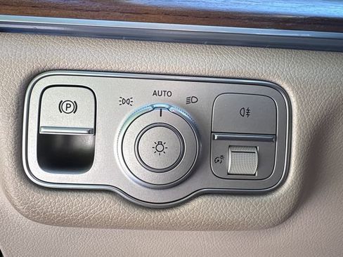 Used 2024 Mercedes-Benz GLS 450 4MATIC image 24