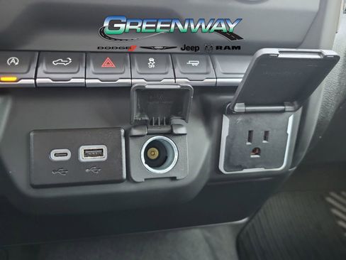 Used 2025 Chevrolet Silverado 1500 Custom image 26