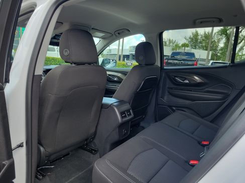 Used 2024 GMC Terrain SLE w/ Driver Convenience Package FWD image 14