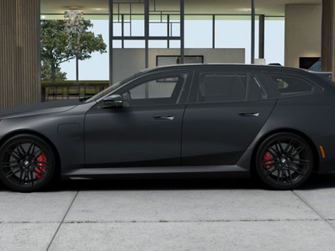 New 2027 BMW M5 Touring AWD/4WD image 2