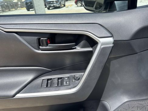 Used 2022 Toyota RAV4 LE FWD image 19