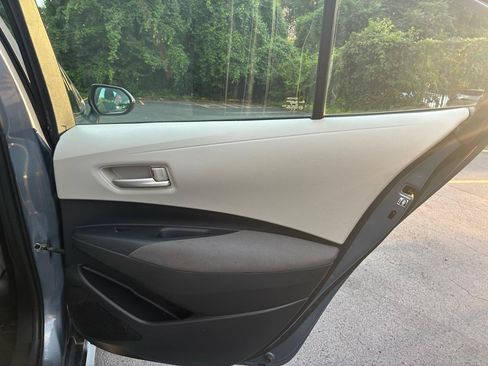 Used 2020 Toyota Corolla LE FWD image 19