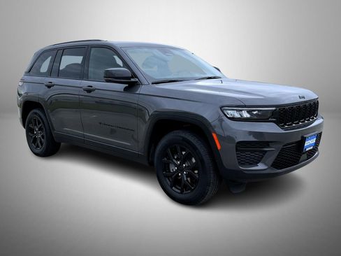 Used 2024 Jeep Grand Cherokee Altitude AWD/4WD image 3