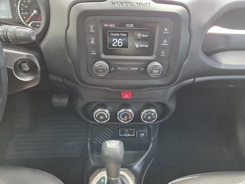 Used 2017 Jeep Renegade Latitude FWD image 21