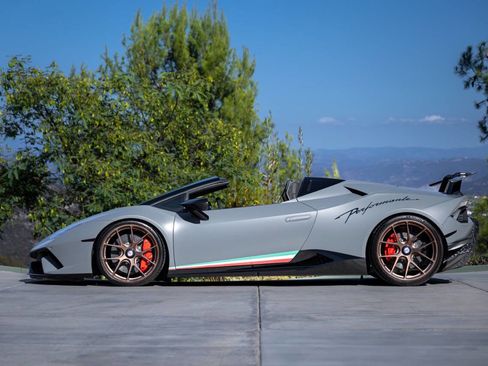 Used 2018 Lamborghini Huracan Performante image 6