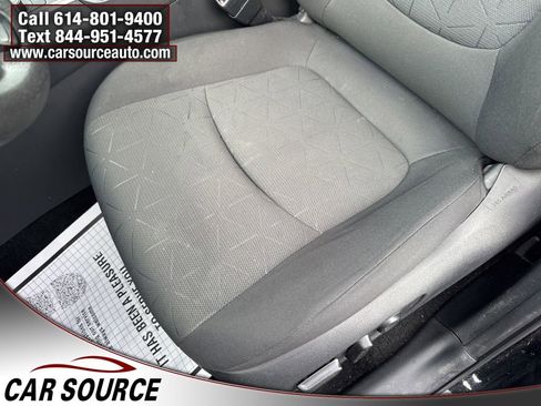 Used 2021 Toyota RAV4 XLE w/ Convenience Package image 18