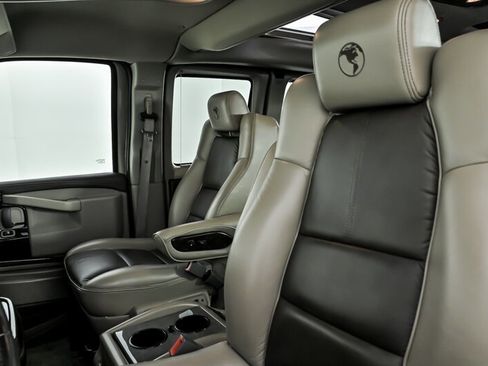 Used 2018 GMC Savana 2500 Extended w/ Enhanced Convenience Package RWD image 22