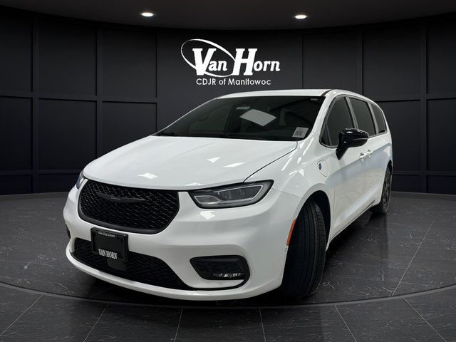 Used 2024 Chrysler Pacifica Limited FWD image 3