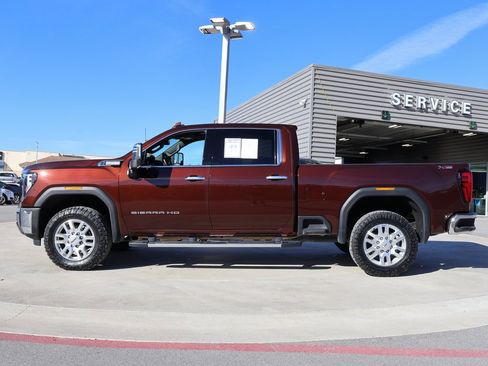 Used 2024 GMC Sierra 2500 SLT w/ SLT Premium Package image 2