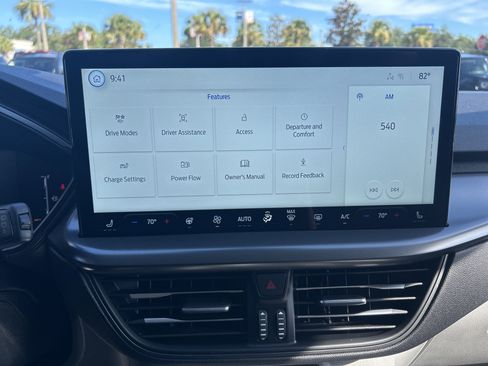 New 2025 Ford Escape SE image 19