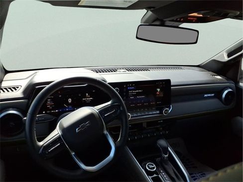 Used 2024 Chevrolet Colorado ZR2 w/ Technology Package image 9