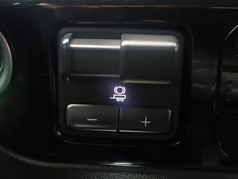 Used 2023 Chevrolet Silverado 1500 High Country w/ Technology Package image 10