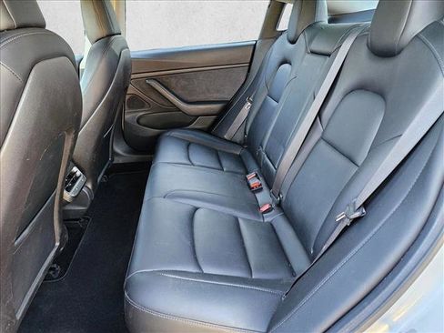 Used 2018 Tesla Model 3 Long Range image 16