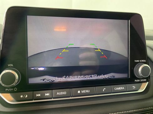 Used 2025 Nissan Rogue S image 24