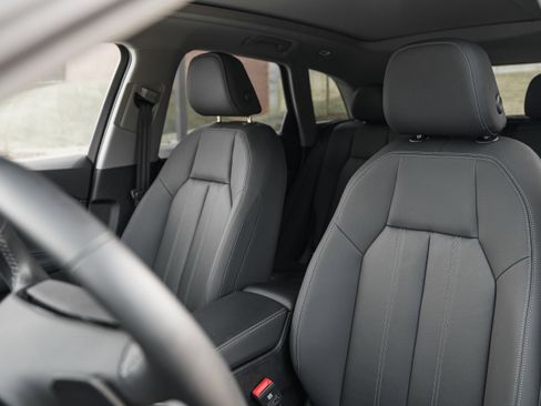 Certified 2025 Audi Q5 Premium w/ Convenience Package image 21