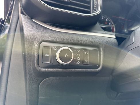 Used 2022 Ford Explorer XLT w/ Equipment Group 202A AWD/4WD image 25