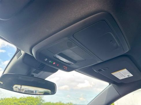Used 2025 Chevrolet Traverse LT FWD image 10