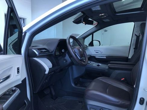 Certified 2021 Toyota Sienna Platinum AWD/4WD image 11