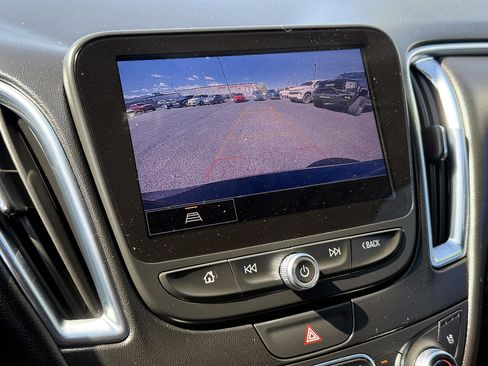 Used 2022 Chevrolet Malibu Premier FWD image 13