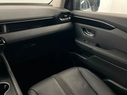 Used 2025 Honda Pilot Touring image 11